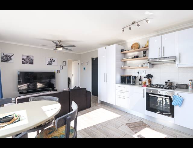 2 BEDROOM APARTMENT FOR SALE IN TABLE VIEW